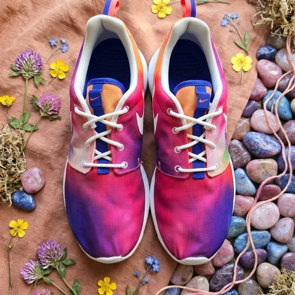 Nike Roshe Run Trail 655206-518 Men's 10 US Rainbow Tie Dye Pride. Great Shape